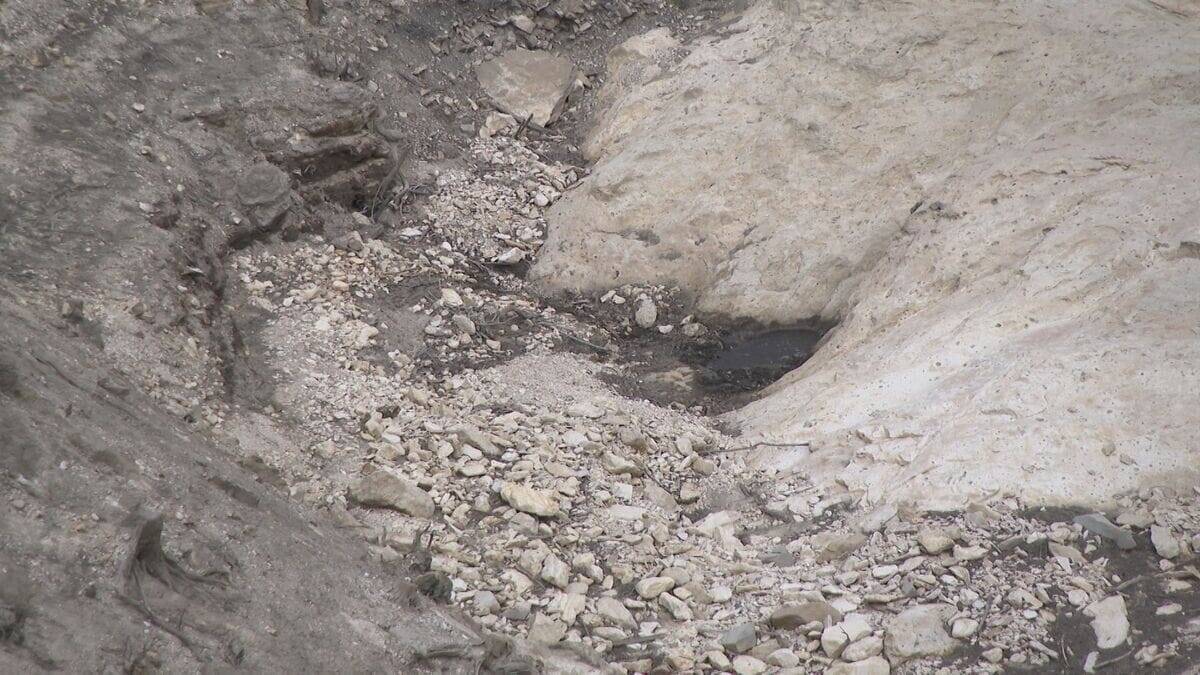 このままだと3月には貯水率が0%に? 愛知･新城市の宇連ダム いまの貯水率は6.8% 水面は満水時より40メートルも低く