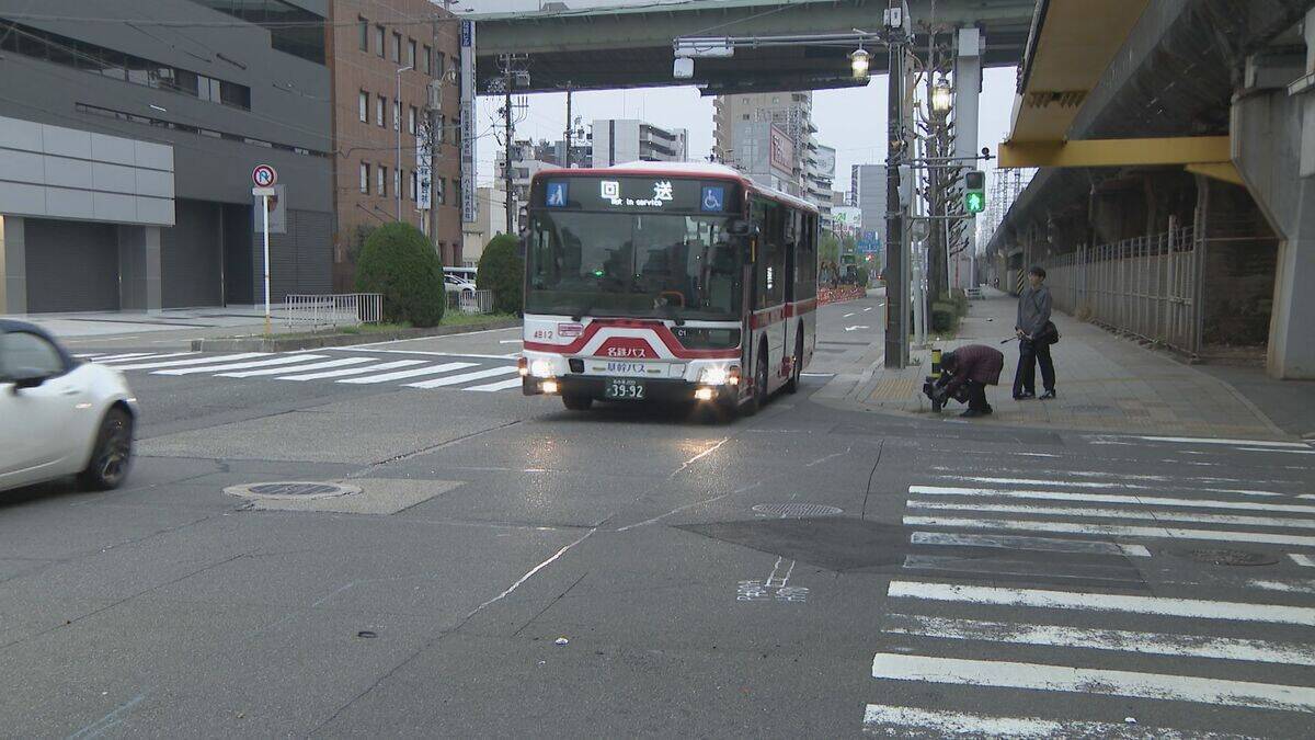 警察から逃走していた男子中学生の自転車が市営バスと衝突…計３人が軽傷　名古屋・中村区
