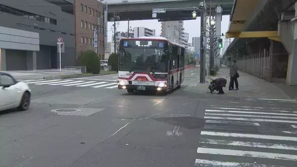 「警察から逃走していた男子中学生の自転車が市営バスと衝突…計３人が軽傷　名古屋・中村区」の画像