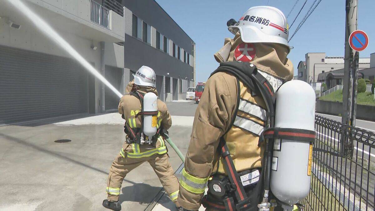 訓練後の消防隊員の体温は38.3度に 防火服の中は汗だく…“冷却バス”で熱中症を防ぐ 三重･桑名市