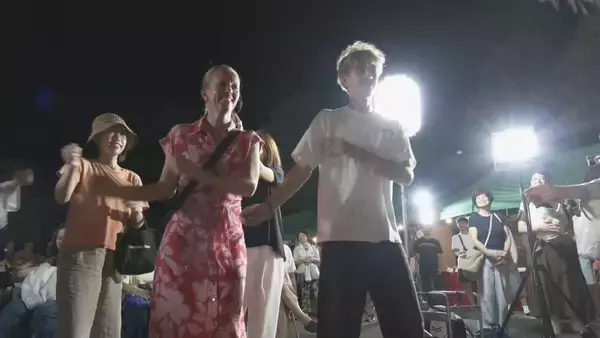 「涼しい夜に楽しむ陣屋前“夜市”　ライトアップされた広場・みたらし団子や綿菓子に「紙絵馬」も…岐阜・高山」の画像
