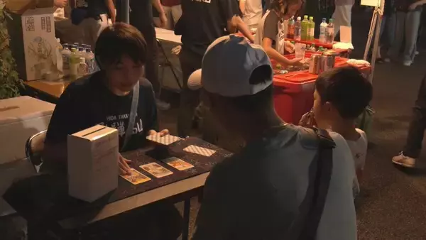 「涼しい夜に楽しむ陣屋前“夜市”　ライトアップされた広場・みたらし団子や綿菓子に「紙絵馬」も…岐阜・高山」の画像