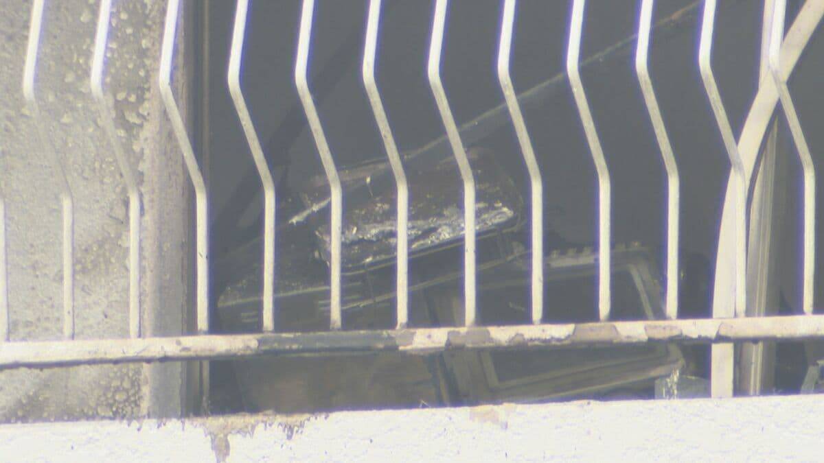 「爆発音がして黒い煙が…」5階建て共同住宅の4階で火事 1人死亡 5階の部屋に住む女性2人が煙吸って搬送 愛知・豊明市