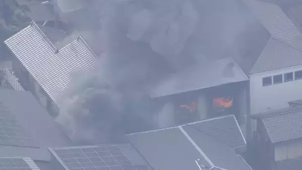 「隣の家が燃えている」と119番通報 木造2階建て住宅が火事 1人死亡 愛知・岡崎市