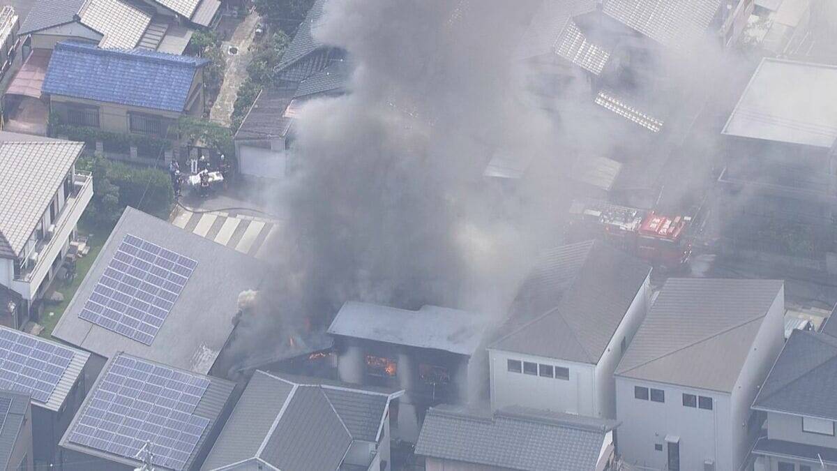 「隣の家が燃えている」と119番通報 木造2階建て住宅が火事 1人死亡 愛知・岡崎市