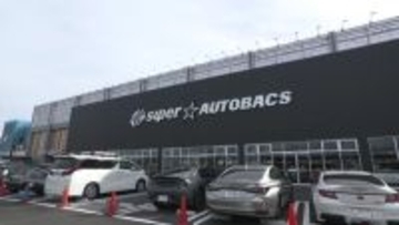 名古屋でも積雪か ｢急いで慌てて…｣ カー用品店に駆け込み続々 取り付けやすい布製チェーンの需要増 冬用タイヤの交換に来た人も