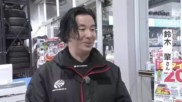 「名古屋でも積雪か ｢急いで慌てて…｣ カー用品店に駆け込み続々 取り付けやすい布製チェーンの需要増 冬用タイヤの交換に来た人も」の画像