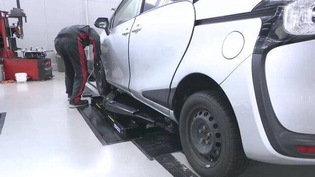 名古屋でも積雪か ｢急いで慌てて…｣ カー用品店に駆け込み続々 取り付けやすい布製チェーンの需要増 冬用タイヤの交換に来た人も