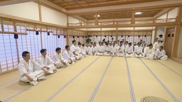 国府宮はだか祭 “神男”の26歳会社員 眉毛以外の毛を剃って“生まれたままの姿”に ｢より一層気が引き締まる思い｣ 愛知･稲沢市