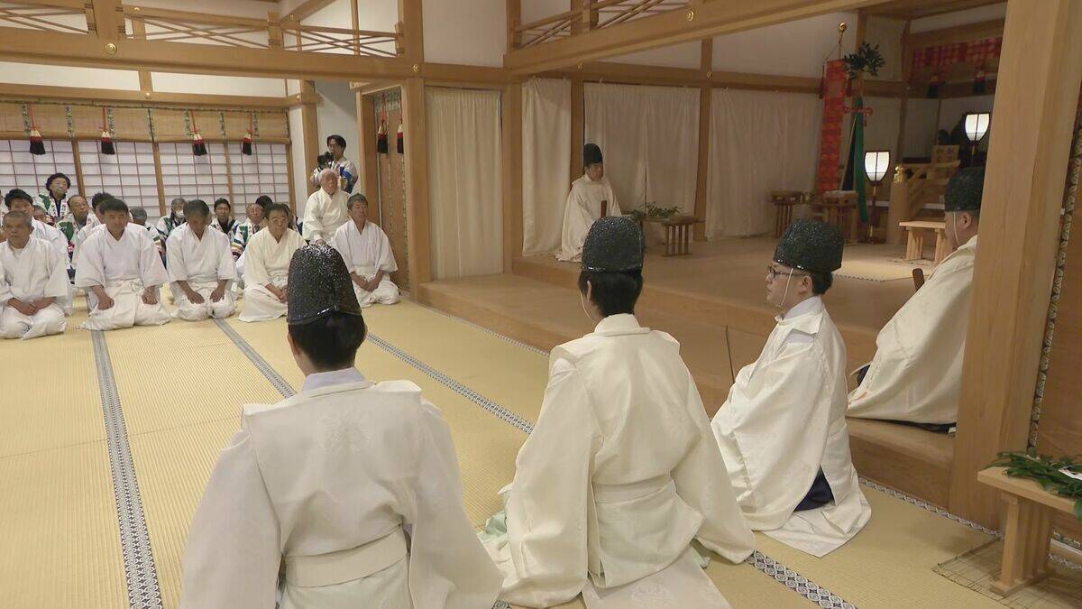 国府宮はだか祭 “神男”の26歳会社員 眉毛以外の毛を剃って“生まれたままの姿”に ｢より一層気が引き締まる思い｣ 愛知･稲沢市