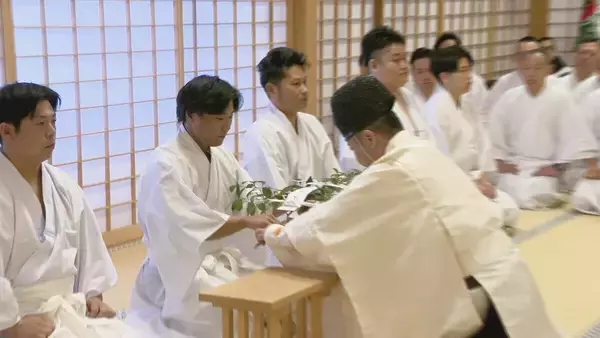 「国府宮はだか祭 “神男”の26歳会社員 眉毛以外の毛を剃って“生まれたままの姿”に ｢より一層気が引き締まる思い｣ 愛知･稲沢市」の画像