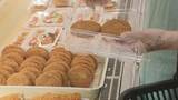 「“ナフサ不足”でパッケージを変えるスーパーも 肉や魚などを入れる透明のビニール袋も入荷未定｢最終手段は新聞紙｣」の画像3