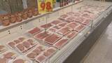 「“ナフサ不足”でパッケージを変えるスーパーも 肉や魚などを入れる透明のビニール袋も入荷未定｢最終手段は新聞紙｣」の画像5