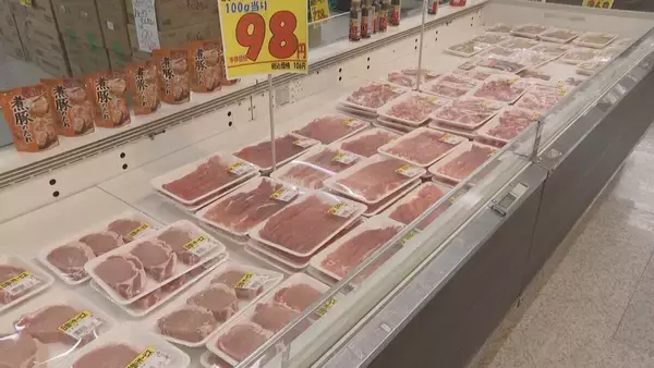 「“ナフサ不足”でパッケージを変えるスーパーも 肉や魚などを入れる透明のビニール袋も入荷未定｢最終手段は新聞紙｣」の画像