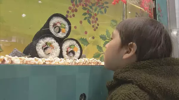 「“恵方巻”の中でウナギが動いた！丸かぶりは出来ません…岐阜・各務原市の水族館「アクア・トト ぎふ」で人気の展示」の画像
