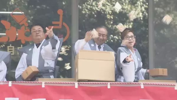 「節分のきょう各地で豆まき 三重･桑名市の多度大社では福男･福女約80人が参拝客に豆をまく… 東山スカイタワーでは園児たちが鬼退治」の画像