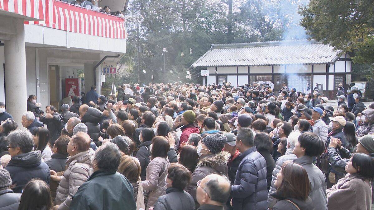 節分のきょう各地で豆まき 三重･桑名市の多度大社では福男･福女約80人が参拝客に豆をまく… 東山スカイタワーでは園児たちが鬼退治