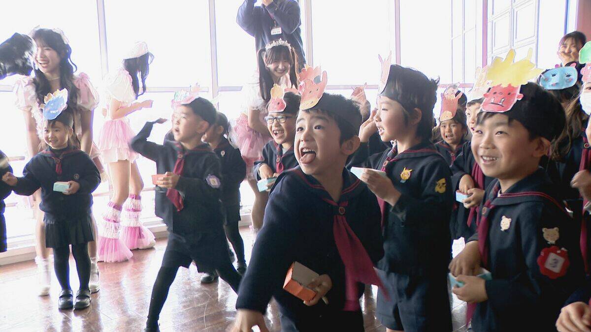 節分のきょう各地で豆まき 三重･桑名市の多度大社では福男･福女約80人が参拝客に豆をまく… 東山スカイタワーでは園児たちが鬼退治