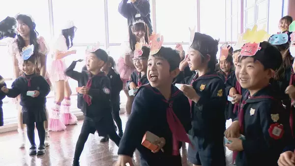 「節分のきょう各地で豆まき 三重･桑名市の多度大社では福男･福女約80人が参拝客に豆をまく… 東山スカイタワーでは園児たちが鬼退治」の画像