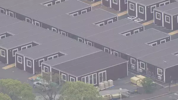 「アジア大会の選手村 コンテナハウスはどんな部屋？ アスリート委員が視察 ｢この形は初めて、記憶に残る大会になるのでは｣」の画像