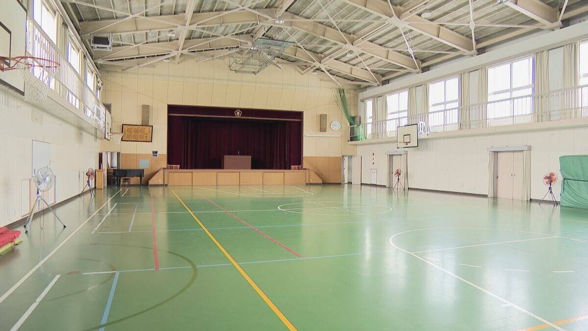 体育館にエアコンなく… 終業式はオンライン形式に 児童は教室から参加 ｢素敵な夏休みを｣ 名古屋の小学校