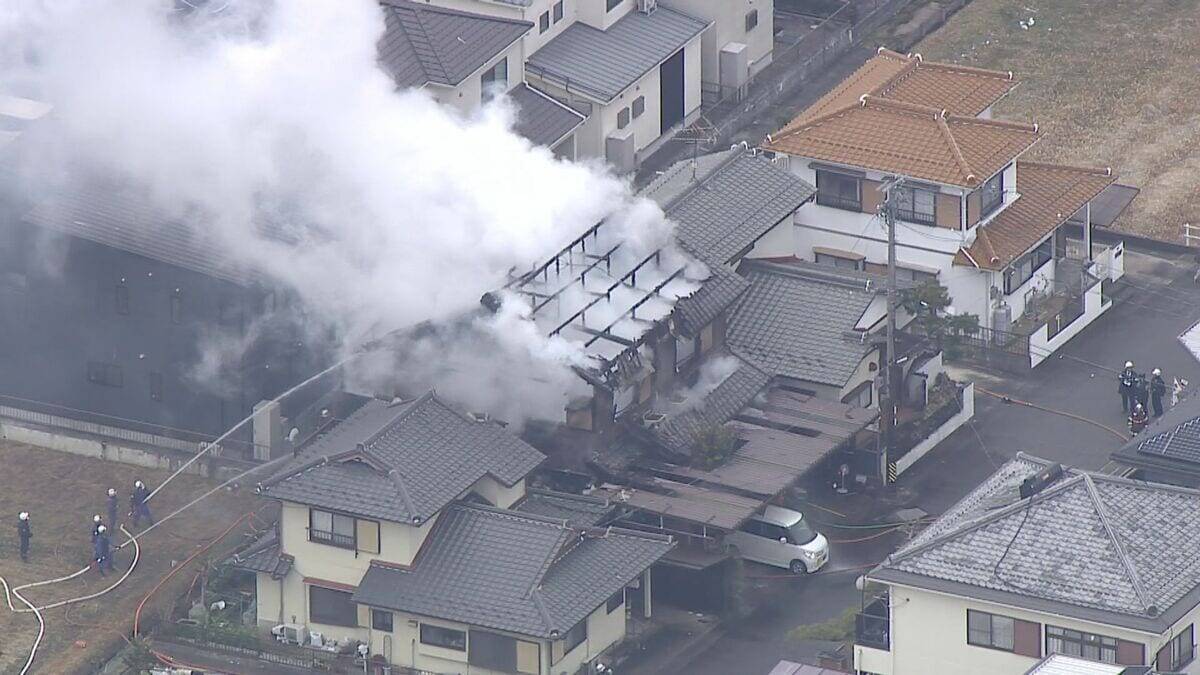 ｢ヒーターに触れていた布が燃えた｣ 木造2階建て住宅で火事 近隣住宅3棟にも延焼 岐阜･笠松町