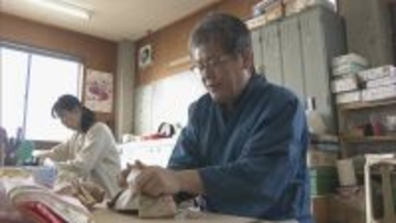 桃の節句前に伝統工芸士が｢ひな人形｣作り 西陣織の着物を着せて…腕に動きを 美濃焼とのコラボも 岐阜･八百津町