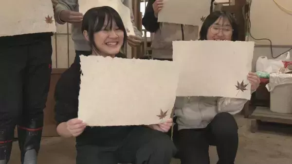 「｢世界にひとつだけの卒業証書｣ 約800年前から受け継がれる“山中和紙”を小学6年生が手作り 故郷に誇りをもって 岐阜･飛騨市」の画像