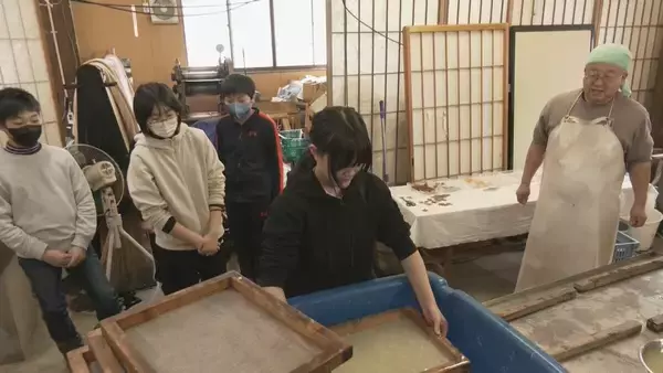 「｢世界にひとつだけの卒業証書｣ 約800年前から受け継がれる“山中和紙”を小学6年生が手作り 故郷に誇りをもって 岐阜･飛騨市」の画像