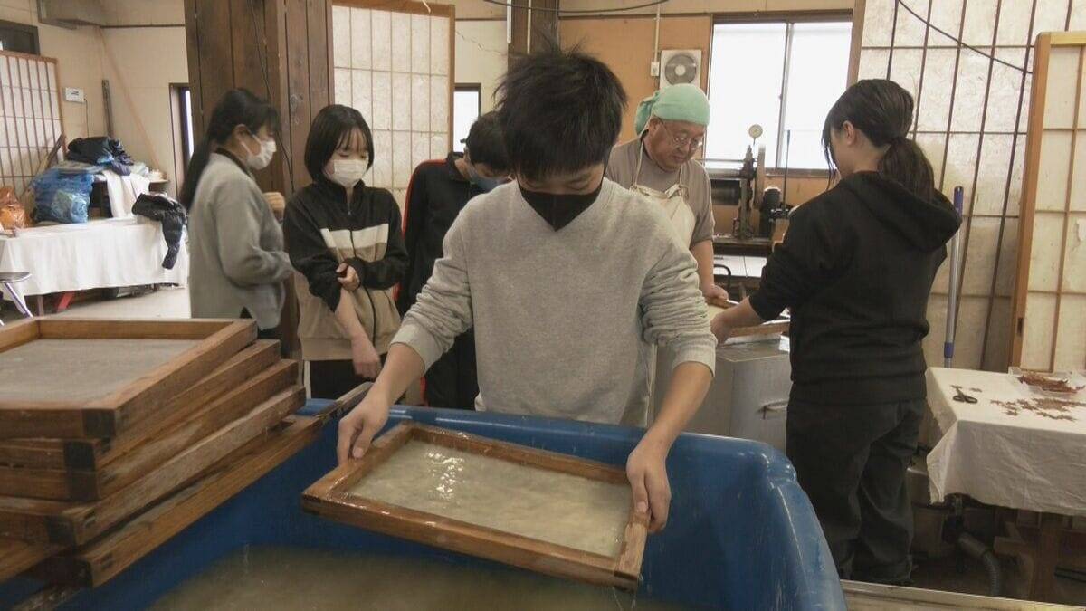 ｢世界にひとつだけの卒業証書｣ 約800年前から受け継がれる“山中和紙”を小学6年生が手作り 故郷に誇りをもって 岐阜･飛騨市