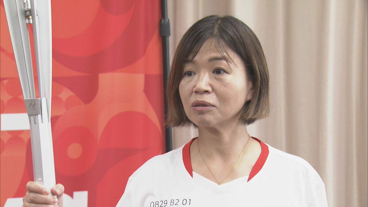 アジア大会・公式アンバサダーの大久保佳代子さん 出身地の愛知県田原市で聖火リレー 「絶対楽しいのでぜひ現地に足を運んで」 サーフィン競技会場の田原の魅力をPR