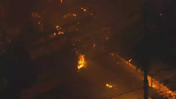 「「こたつに入っていたら火花が出た」住宅火災で高齢夫婦が搬送 命に別状なし」の画像