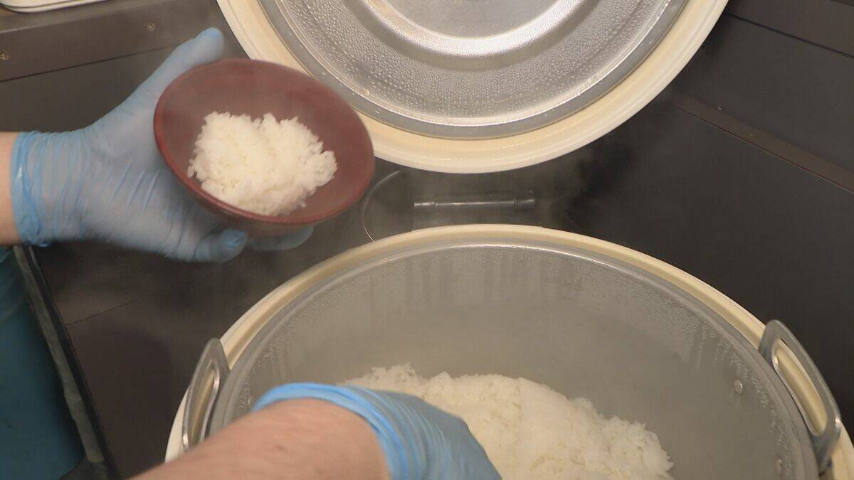 ご飯おかわり自由復活！ “令和のコメ騒動”で一時停止 売上約15%減で苦肉の策 仕入れ値は10キロ約200円程度安くなっただけだけど…三重