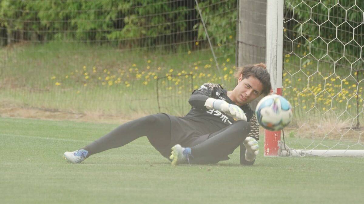 ベンチ裏でシュミット選手を救った“ある助言” GK史上最年少で日本代表デビュー 名古屋グランパスの若き守護神 ピサノ選手(20) 夢を叶えて母校へ 【アジア大会 愛知･名古屋】