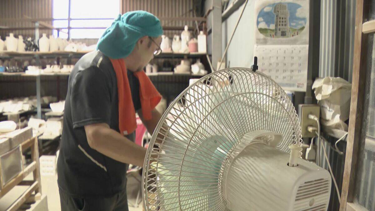 作業スペースが36℃～38℃でもクーラーは設置できず… 陶磁器作りの過酷な現場 ｢午後3時以降に仕事を進める｣ 1日5、6回の着替えも 岐阜