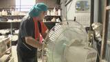 「作業スペースが36℃～38℃でもクーラーは設置できず… 陶磁器作りの過酷な現場 ｢午後3時以降に仕事を進める｣ 1日5、6回の着替えも 岐阜」の画像5
