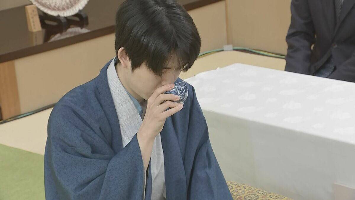 両者スローペースで… 藤井聡太六冠(23)白星発進なるか 糸谷哲郎八段(37)が挑む名人戦第1局2日目 9日夜決着見込み