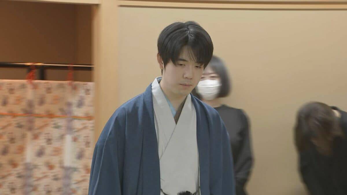 両者スローペースで… 藤井聡太六冠(23)白星発進なるか 糸谷哲郎八段(37)が挑む名人戦第1局2日目 9日夜決着見込み