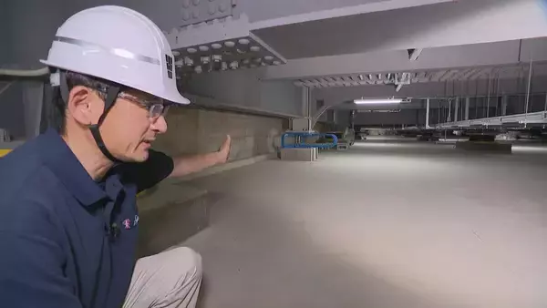 「熊本地震でぐにゃりと曲がった市役所の免震装置 専門家｢見た目は驚くが、80％くらいの性能は残っている｣ 注目の“U字型のダンパー”は東海地方の建物にも」の画像