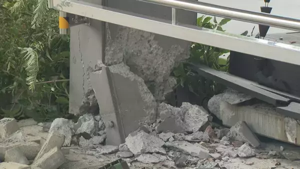 「熊本地震でぐにゃりと曲がった市役所の免震装置 専門家｢見た目は驚くが、80％くらいの性能は残っている｣ 注目の“U字型のダンパー”は東海地方の建物にも」の画像