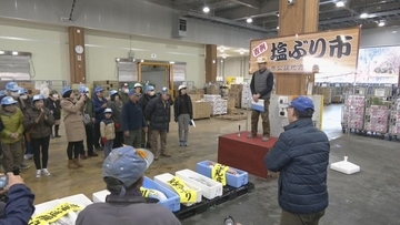 1本25万円超も 年末恒例の｢塩ぶり市｣ 寒ぶりを塩漬けにした飛騨地方の年越し･正月に欠かせないごちそう 不漁の影響は？ 岐阜･高山市