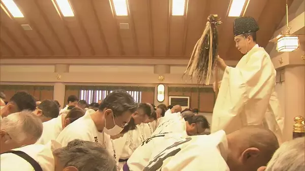 「伊勢神宮の式年遷宮に向けた「お木曳」を前に…市民ら約200人が心身清める「浜参宮」 三重・伊勢市」の画像