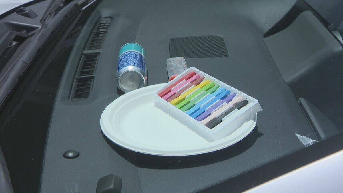 炎天下の車内はどれほど危険に？ エンジンを切って実験してみると… ダッシュボードは70℃以上に 日陰でも要注意