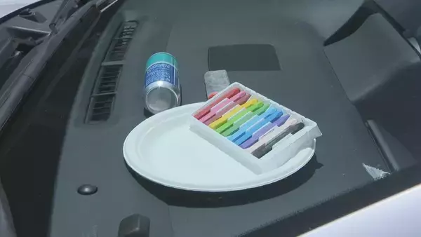 「炎天下の車内はどれほど危険に？ エンジンを切って実験してみると… ダッシュボードは70℃以上に 日陰でも要注意」の画像