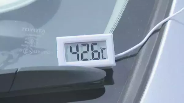 「炎天下の車内はどれほど危険に？ エンジンを切って実験してみると… ダッシュボードは70℃以上に 日陰でも要注意」の画像