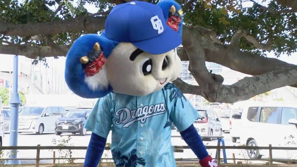 ドアラの逆襲!? ドラゴンズ “ドラ1ルーキー”中西聖輝投手 沖縄での“人生初の豆まき”で豆がドアラに｢ばちーん!｣と当たり…
