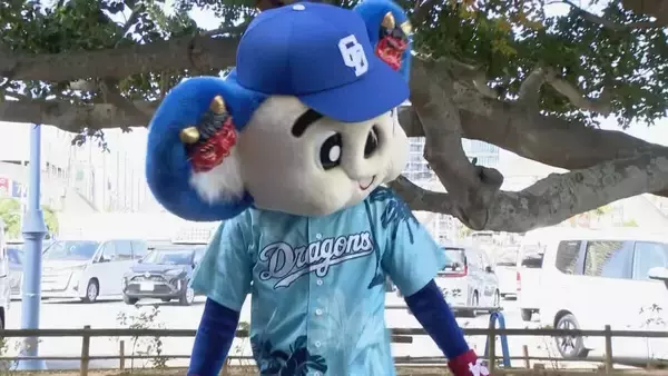 「ドアラの逆襲!? ドラゴンズ “ドラ1ルーキー”中西聖輝投手 沖縄での“人生初の豆まき”で豆がドアラに｢ばちーん!｣と当たり…」の画像