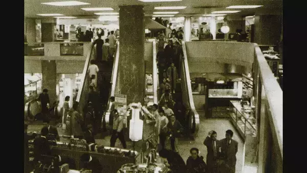 「名鉄百貨店が閉店 71年の歴史に幕…最終日は22万人が来店 元エレベーターガールの姿も｢話していると涙が出そうに…｣」の画像