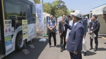 水素社会の実現へ 「中日クラウンズ」会場に“燃料電池タクシー”など展示 燃料電池車を活用した大会運営を大村知事が視察 愛知・東郷町