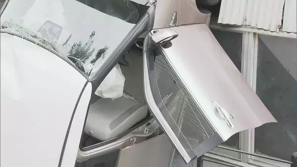「墓参りで寺の駐車場からフェンスを乗り越えて約4メートル転落　車に乗っていた家族3人のうち2人けが　岐阜・山県市」の画像